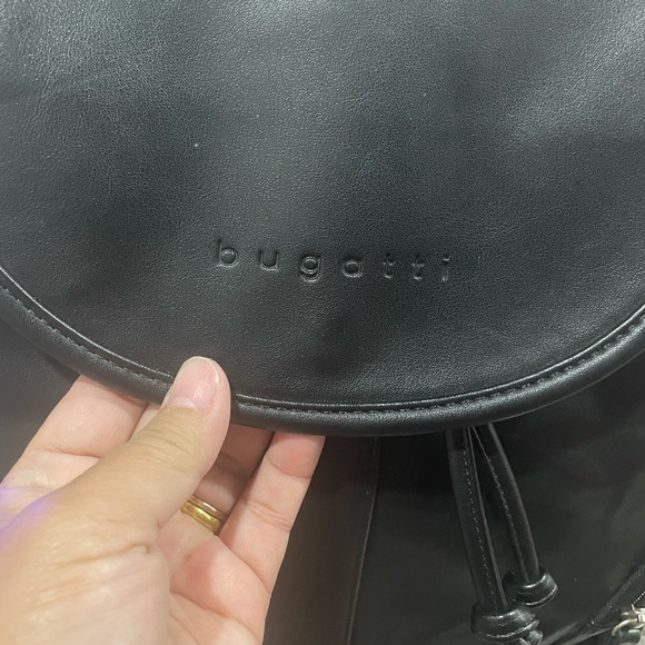 Bugatti bag pack black leather . Used. Condition 9:10 - Picture 2 of 13